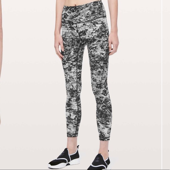 lululemon athletica Pants - Lululemon Wunder Under 7/8